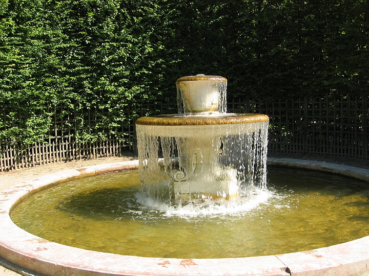 090 Versailles fountain.jpg